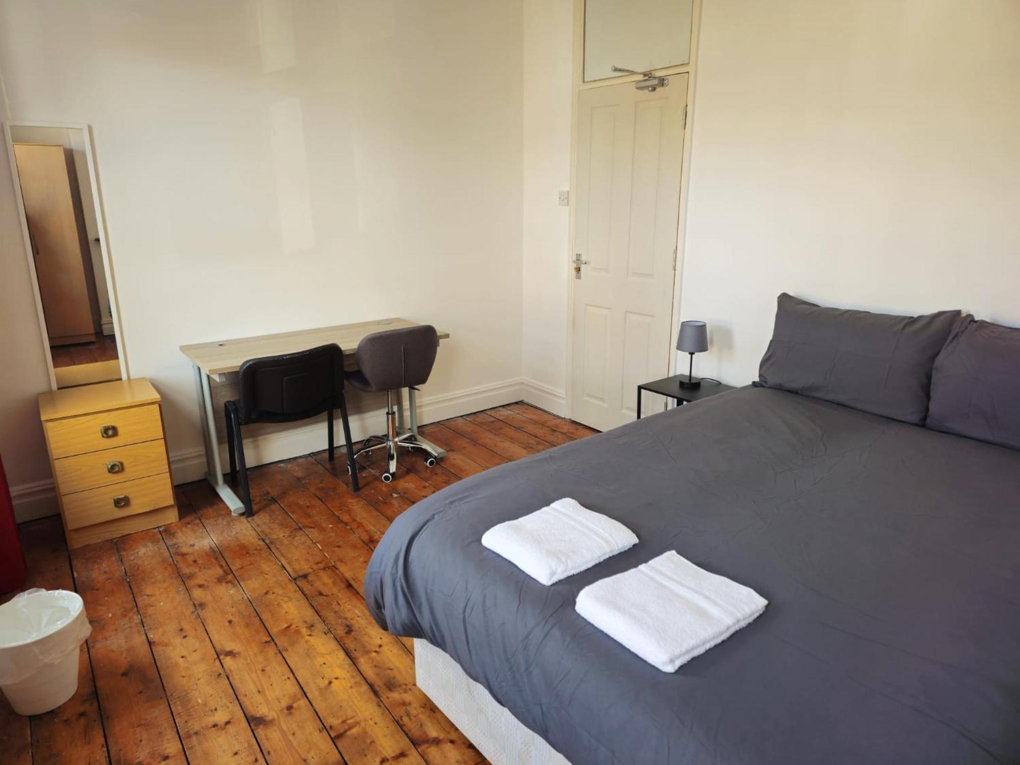 Delightful Room By Gloucester Road Bristol Exterior photo