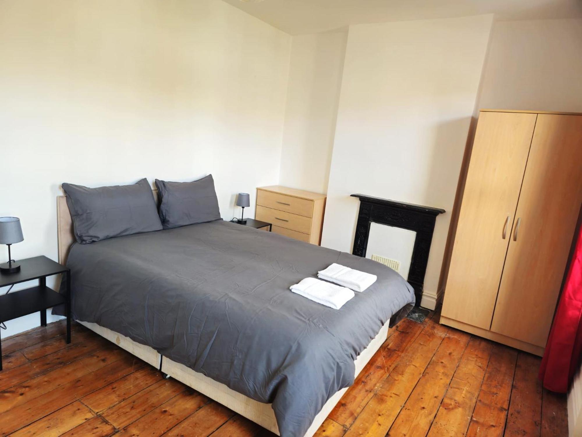 Delightful Room By Gloucester Road Bristol Exterior photo